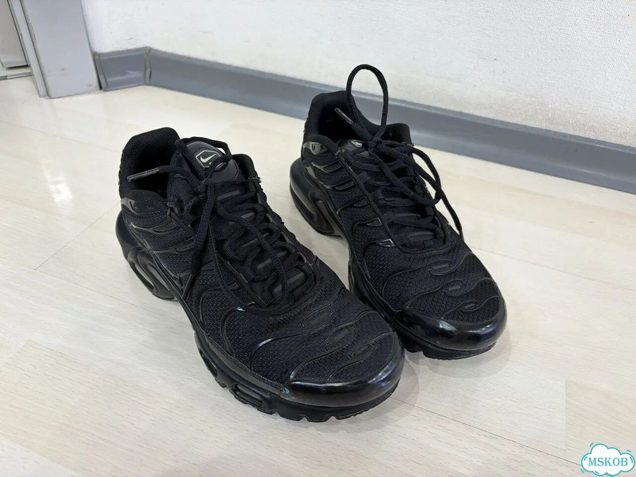 Nike air max plus tn triple black фото 3