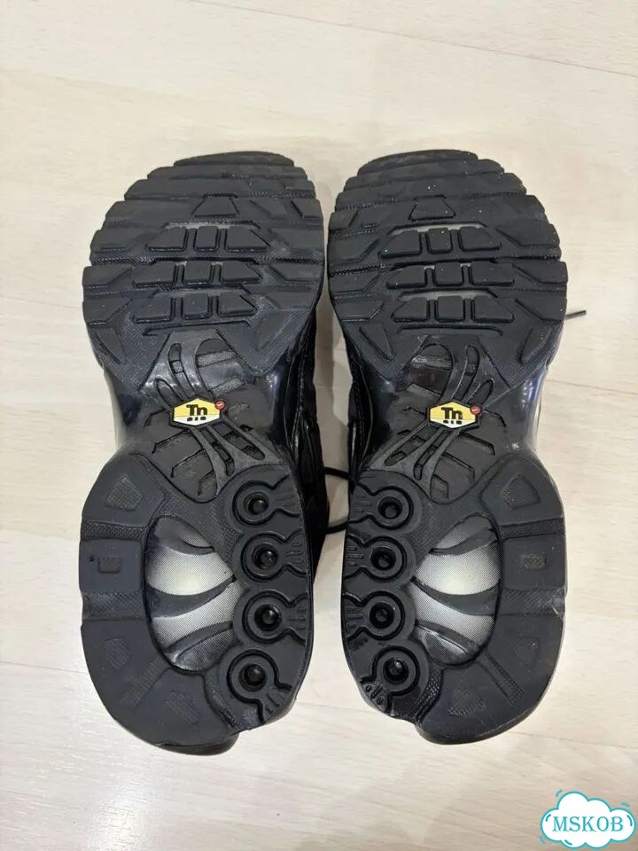 Nike air max plus tn triple black фото 5