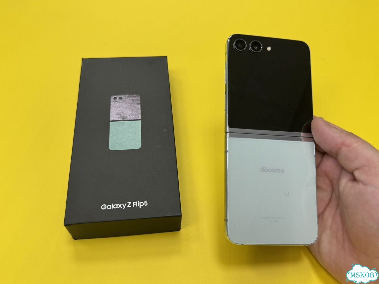 Samsung Galaxy Z Flip5, 8/256 ГБ, SIM + eSIM фото 1