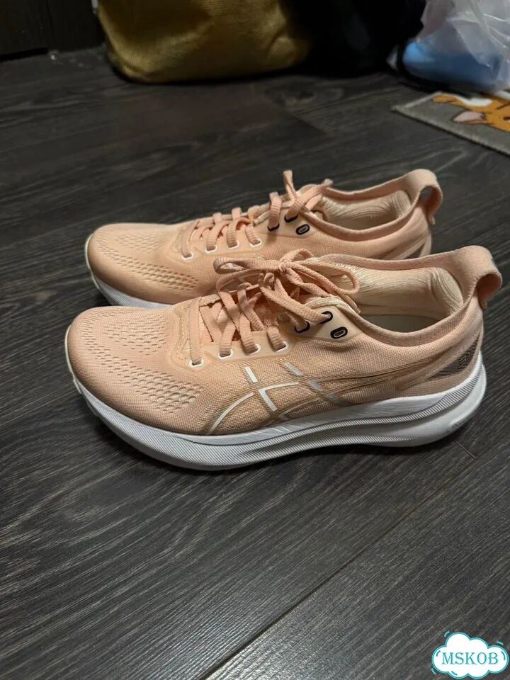Беговые кроссовки asics фото 1