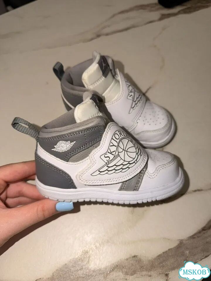 Nike sky jordan детские кеды фото 1