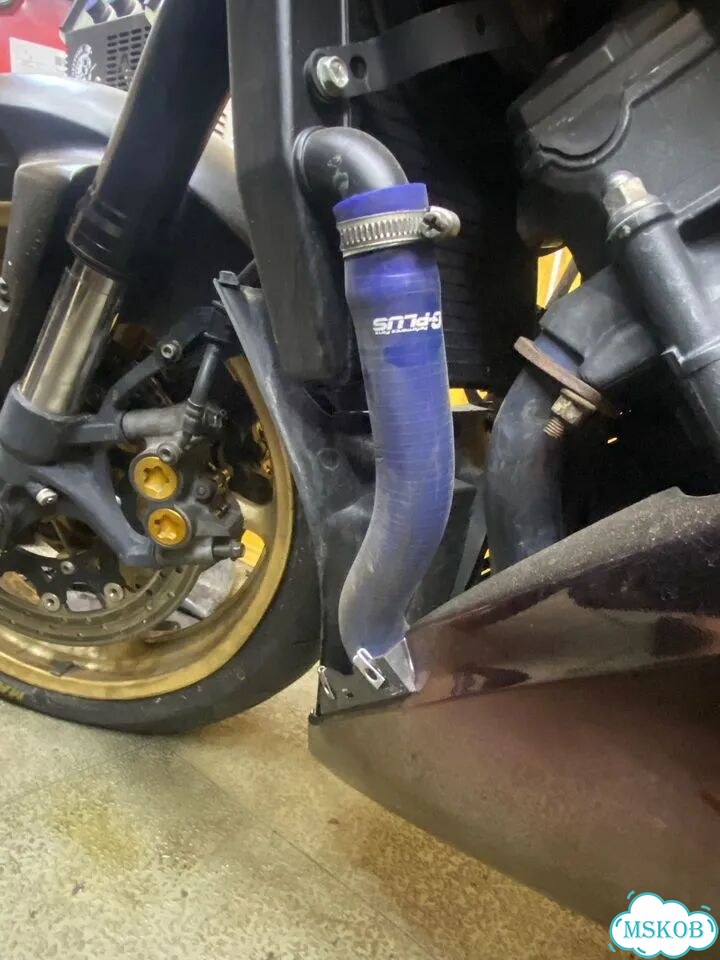Болт и патрубок на yamahar1 фото 1