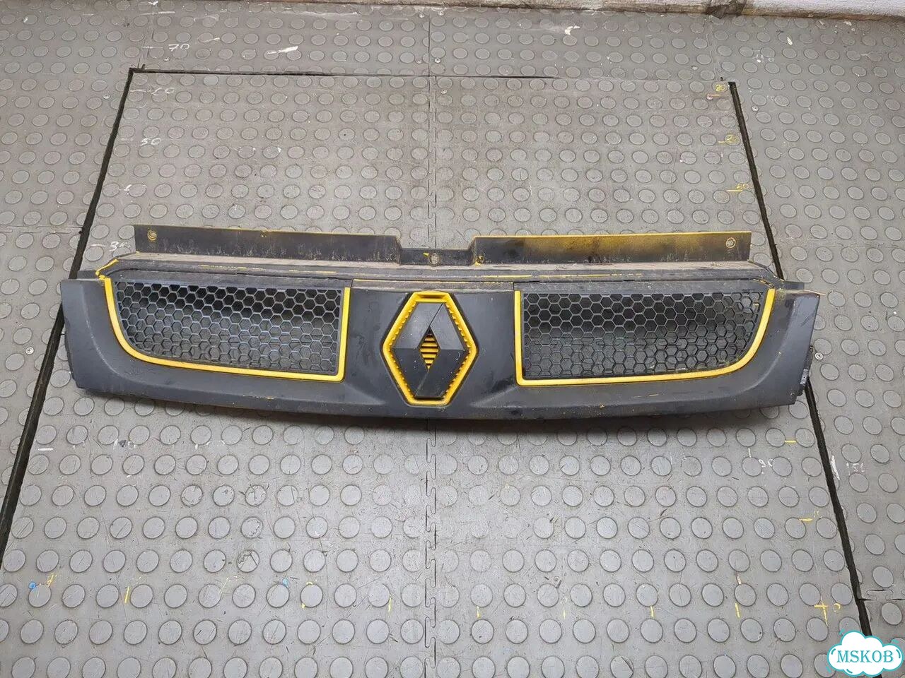Решетка радиатора Renault Trafic фото 1