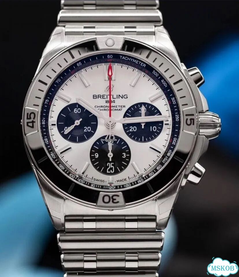 Часы Breitling Chronomat B01 42 Chronograph фото 1