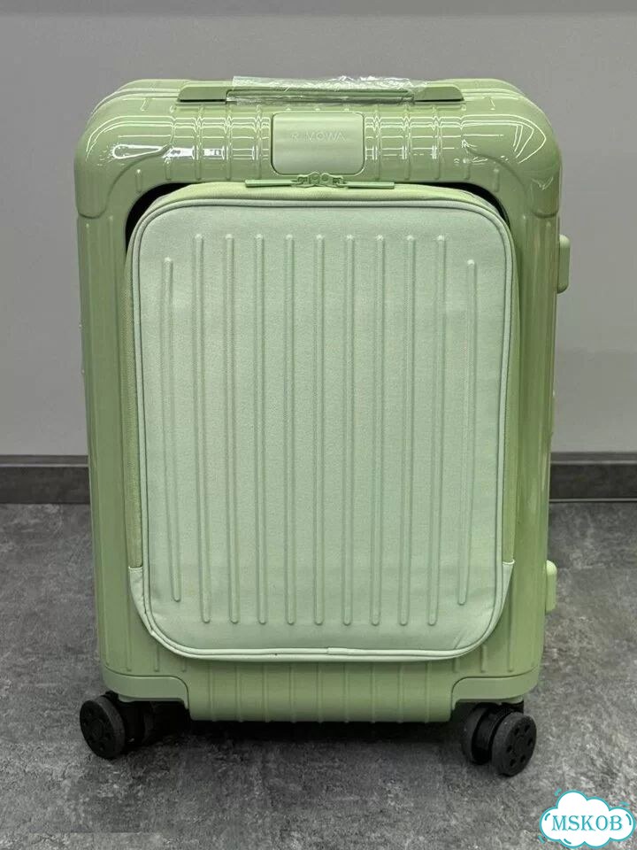 Чемодан на колесах Rimowa Cabin фото 1
