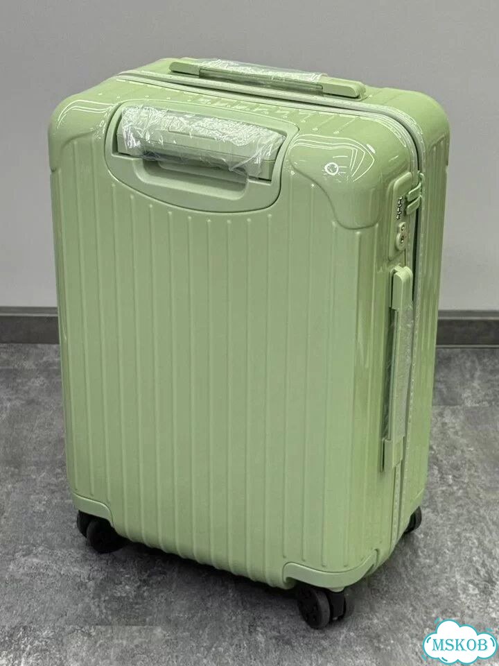 Чемодан на колесах Rimowa Cabin фото 3