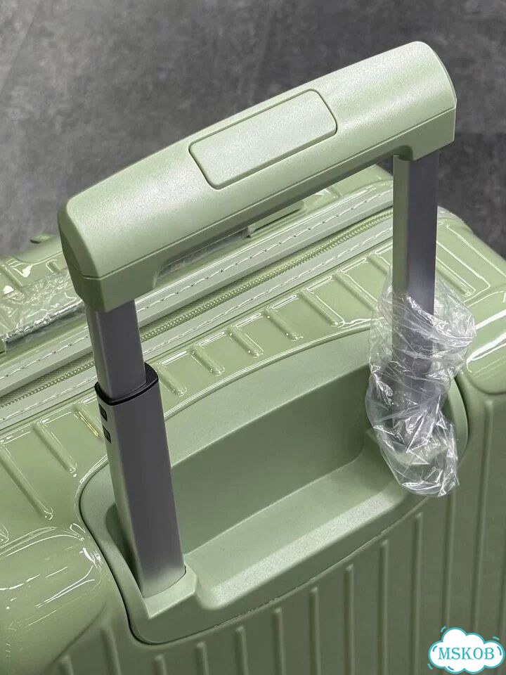 Чемодан на колесах Rimowa Cabin фото 6