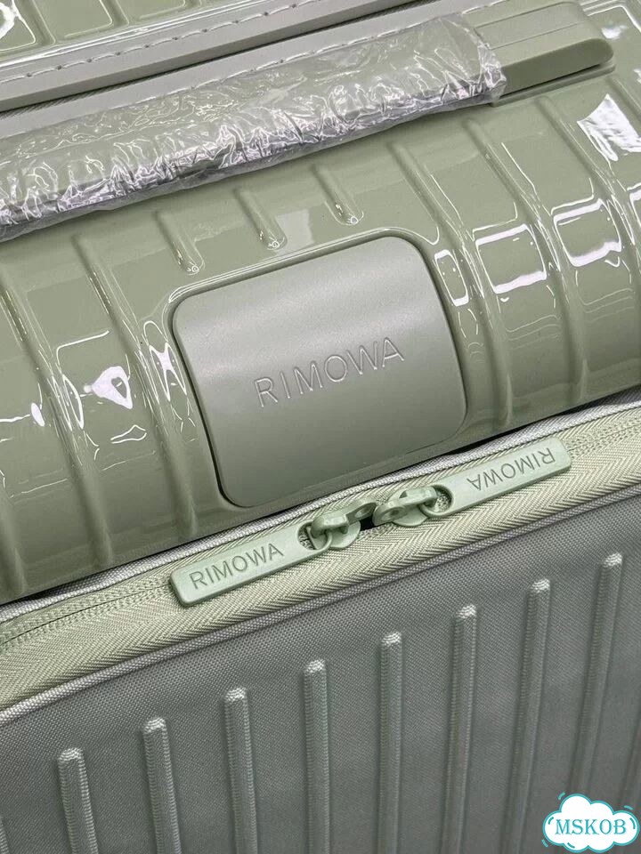Чемодан на колесах Rimowa Cabin фото 7