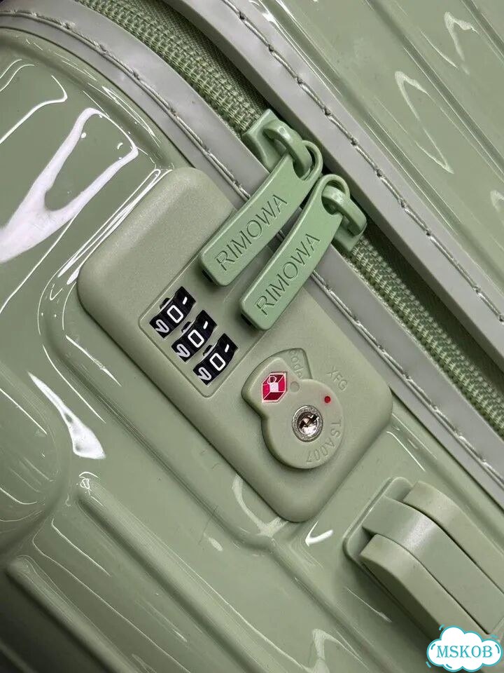 Чемодан на колесах Rimowa Cabin фото 8