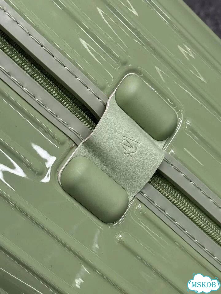 Чемодан на колесах Rimowa Cabin фото 9