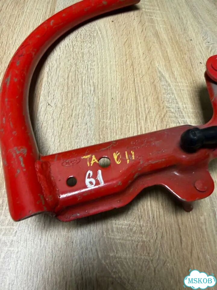 Петля крышки багажника левая Ford Focus 3 фото 2