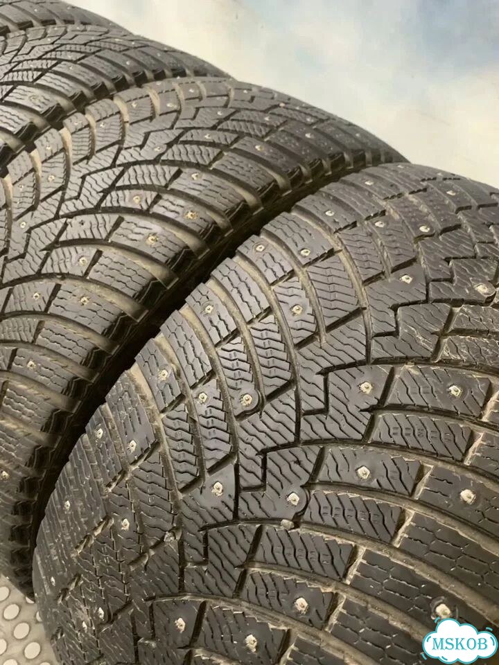 Pirelli Scorpion Ice Zero 2 285/45 R21 и 315/40 R21 115H фото 3