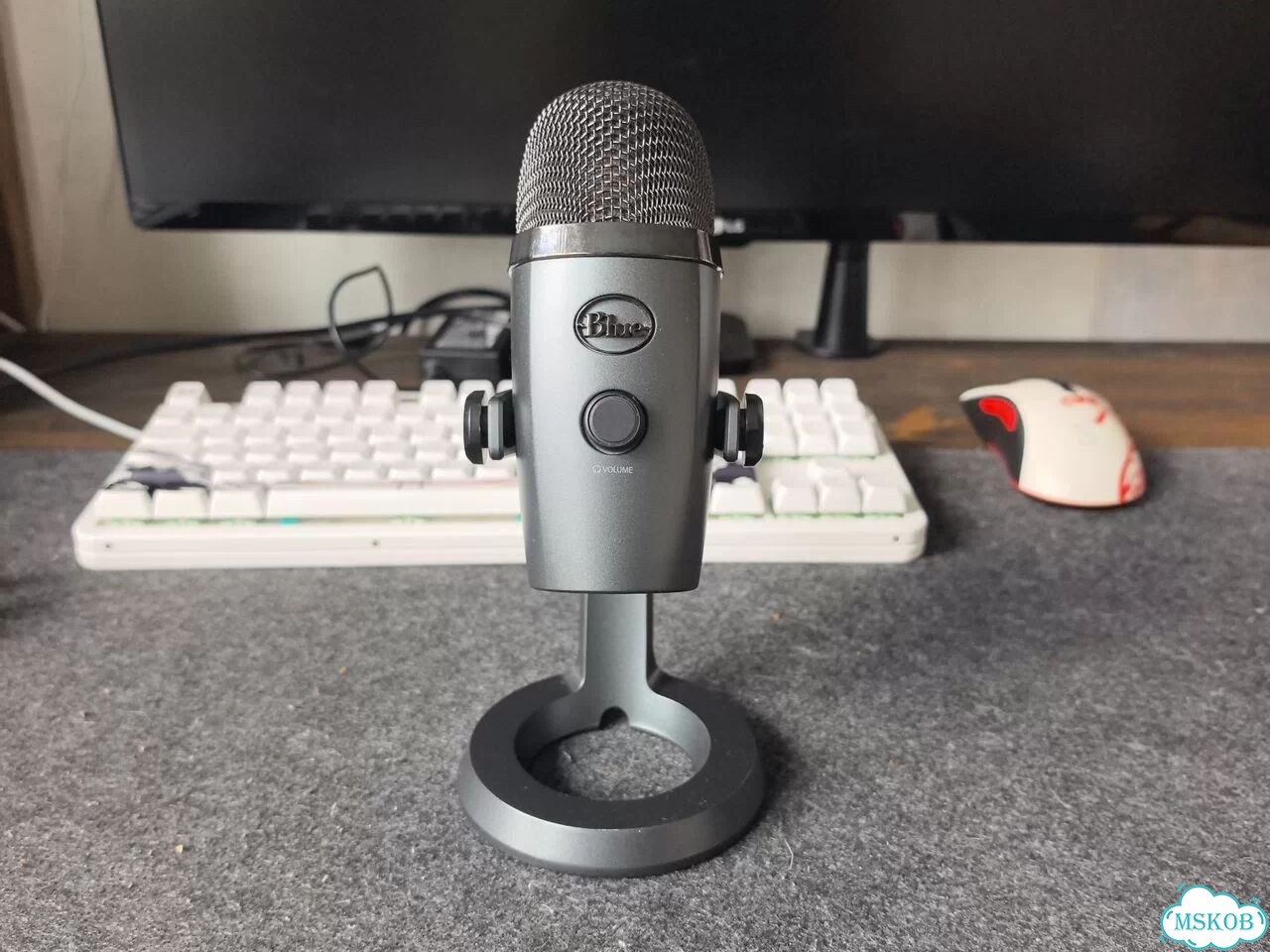 Микрофон Blue Yeti Nano фото 1