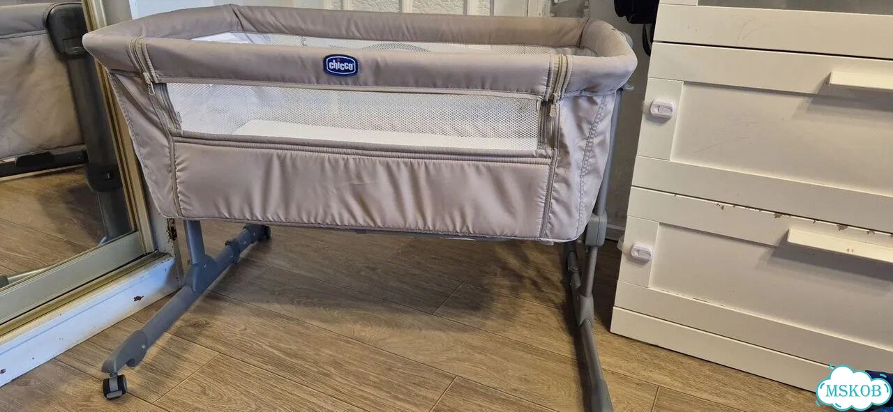Приставная кроватка chicco next2me essential фото 1