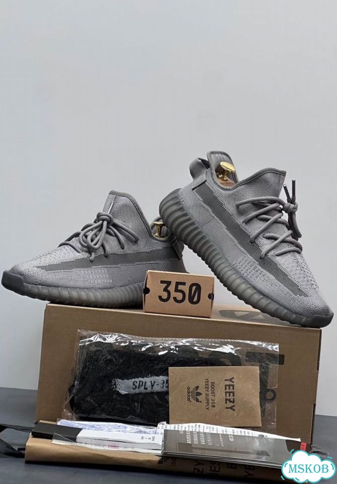 Кроссовки Adidas Yeezy Boost 350 фото 1
