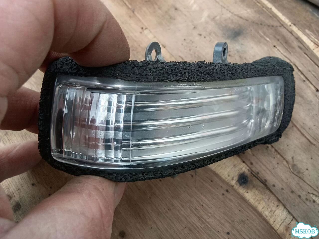 Поворотник правого зеркала Toyota Noah ZRR70 фото 5