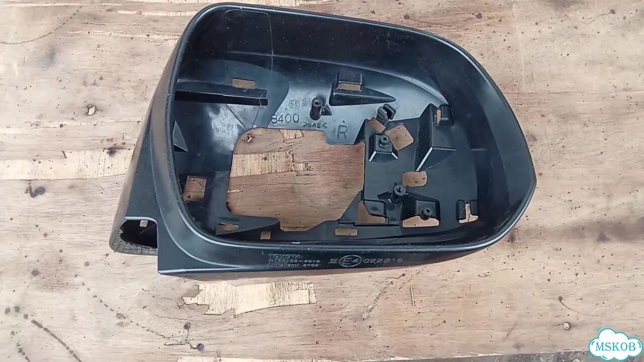 Корпус правого зеркала Toyota Noah ZRR70 фото 1