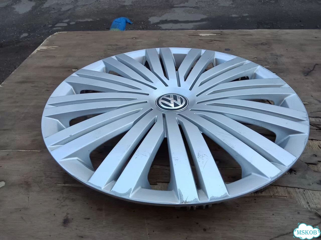 Колпак штатный R15 VW Polo 6C0601147A фото 2