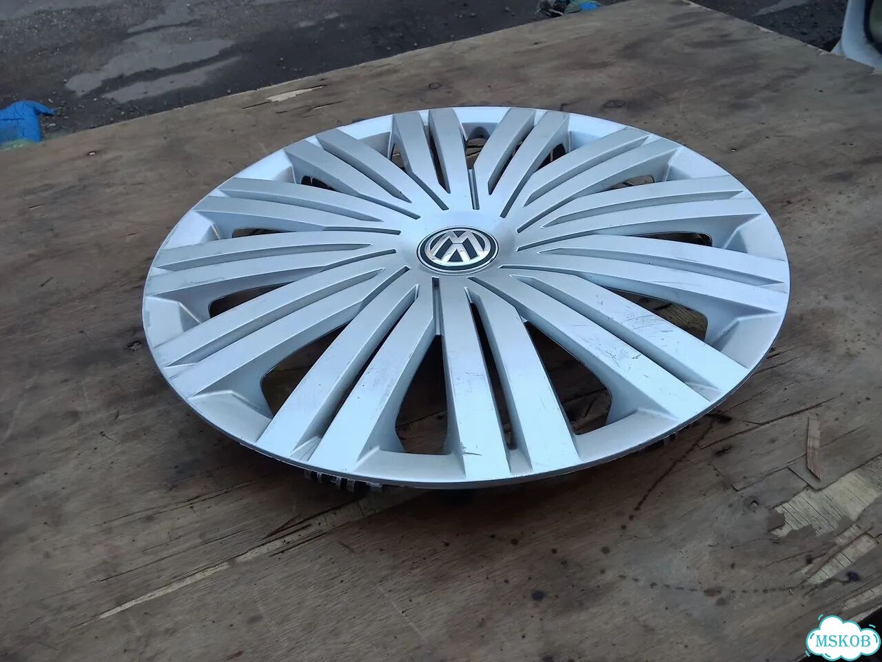 Колпак штатный R15 VW Polo 6C0601147A фото 3