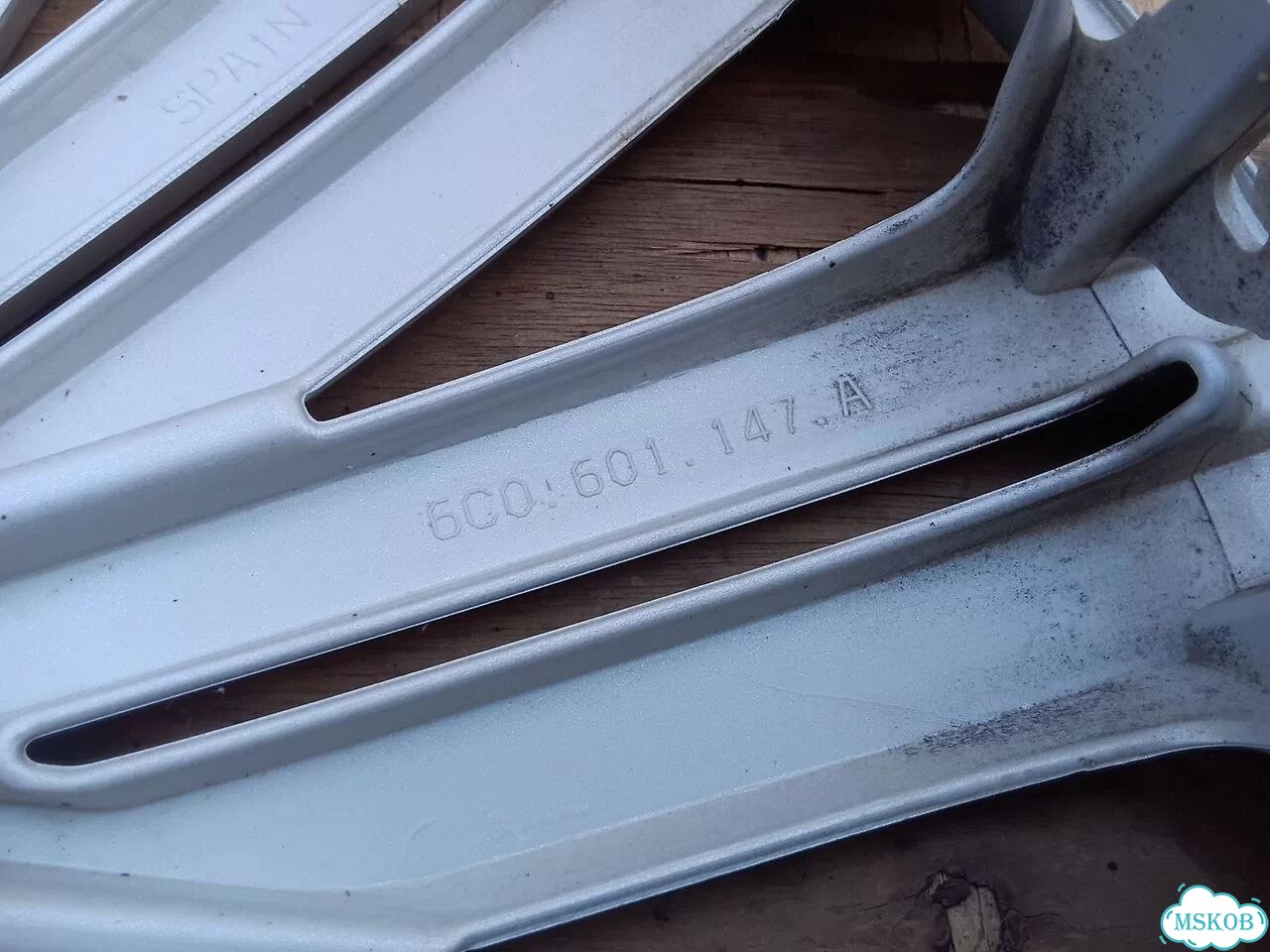 Колпак штатный R15 VW Polo 6C0601147A фото 7