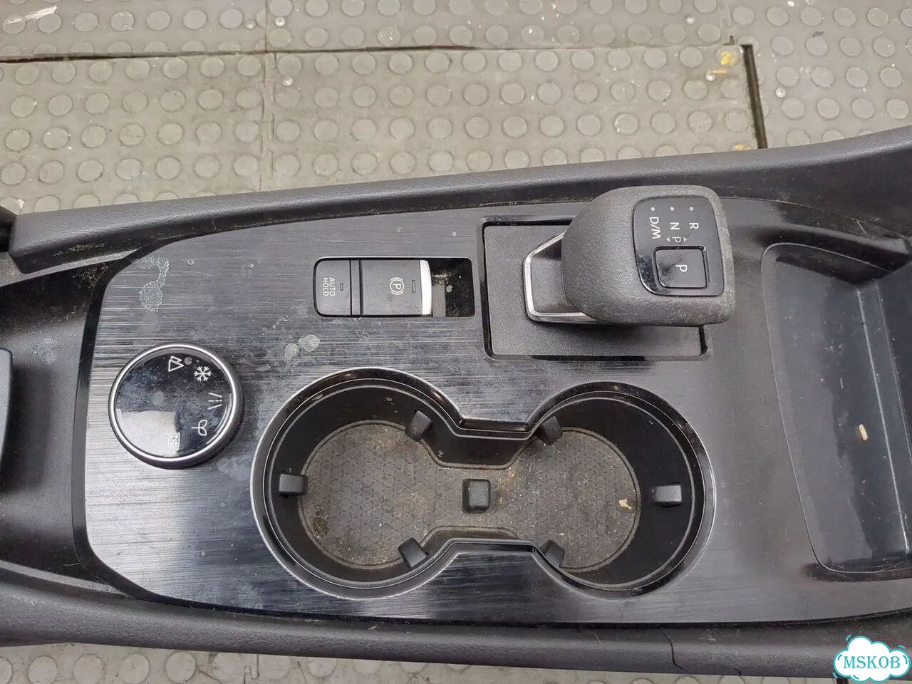 Консоль салона Nissan Rogue фото 3
