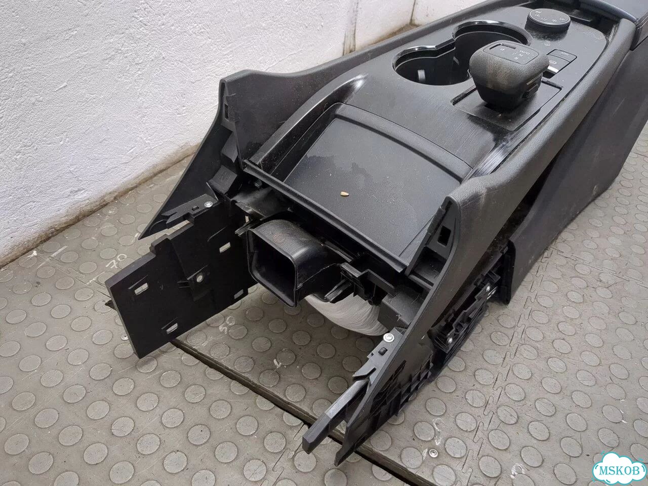 Консоль салона Nissan Rogue фото 8