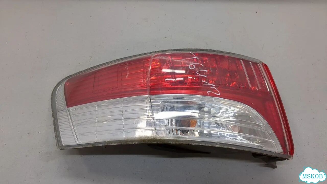 Фонарь (задний) левый Toyota Avensis 3 фото 1