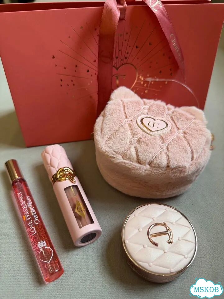 Подарочный набор с парфюмом Charlotte Tilbury фото 1