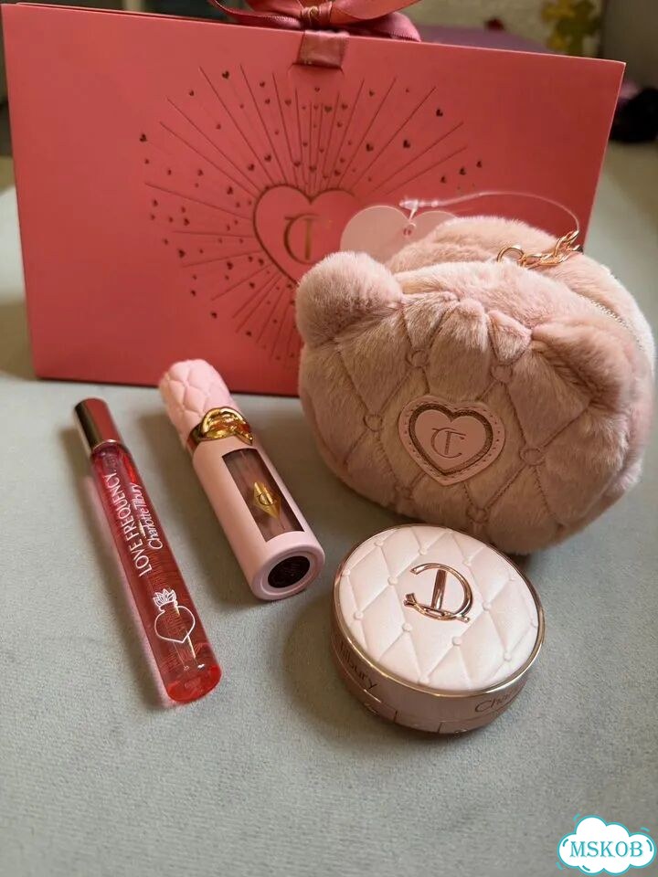Подарочный набор с парфюмом Charlotte Tilbury фото 3