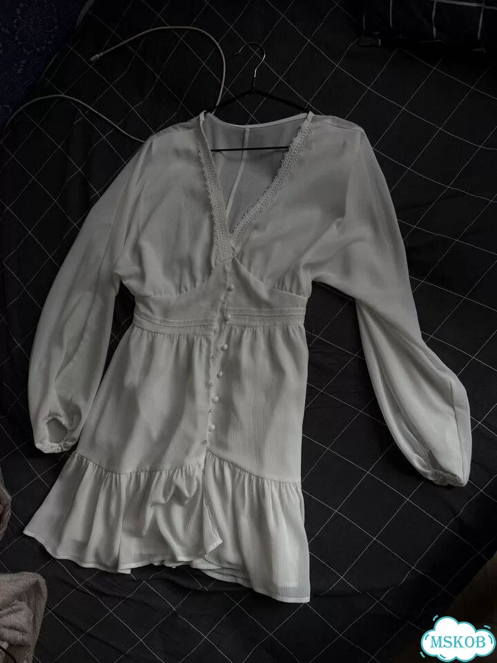 Женское белое платье с длинным рукавом фото 1
