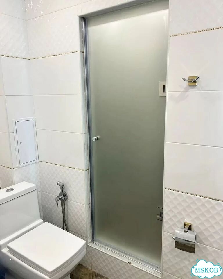 Стеклянные раздвижные двери в душевую в кратчайшие сроки фото 2