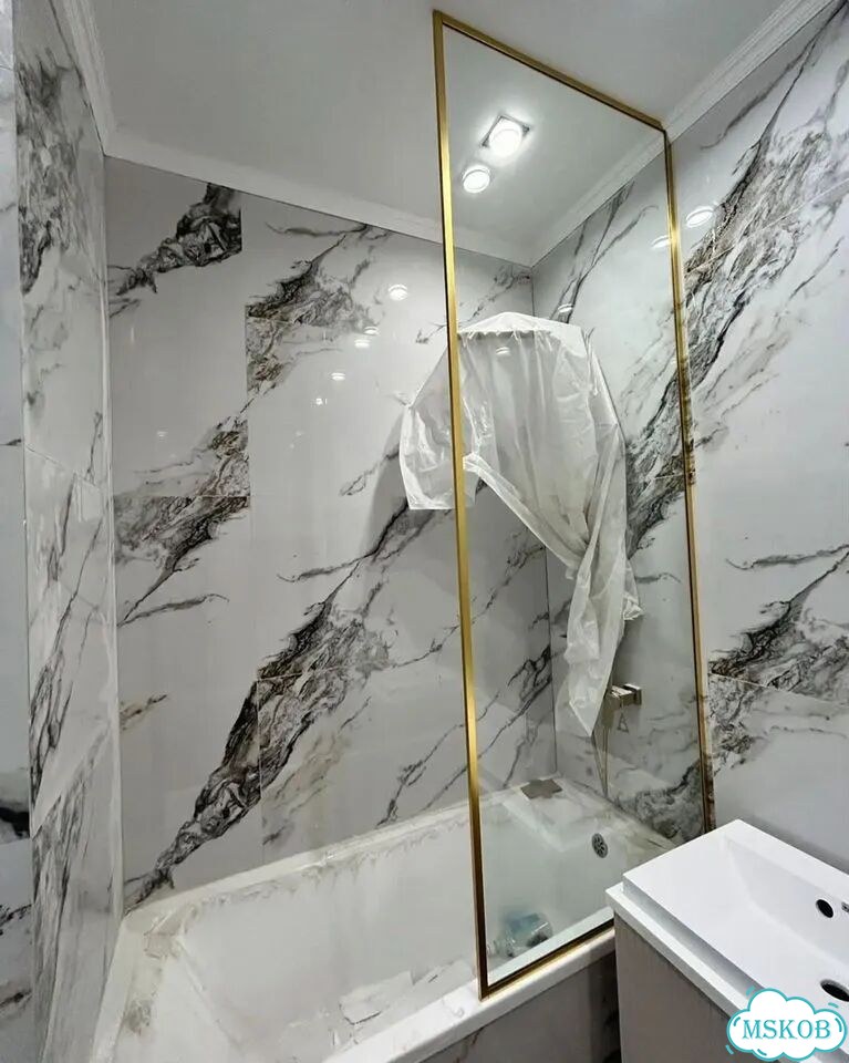 Распашные душевые двери из стекла фото 1