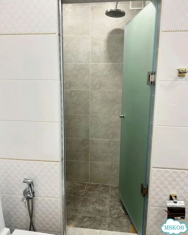 Стеклянные душевые двери в душевую кабину монтаж за 1 день фото 8
