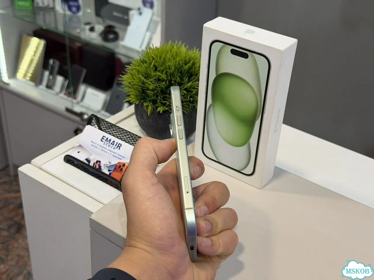 iPhone 15, 256 ГБ, SIM + eSIM фото 4
