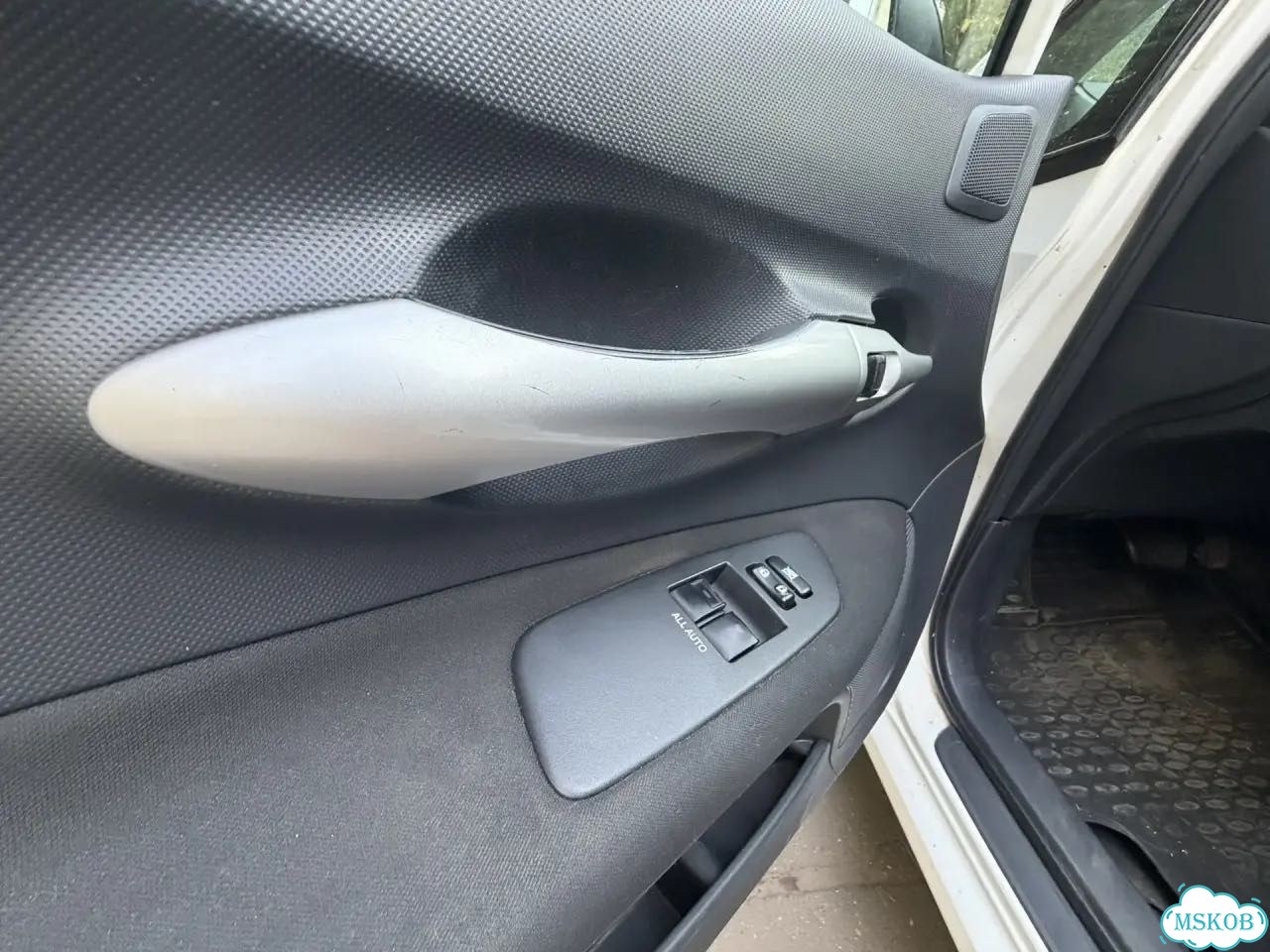 Toyota Auris 1.6 AT, 2011, 134 800 км фото 11