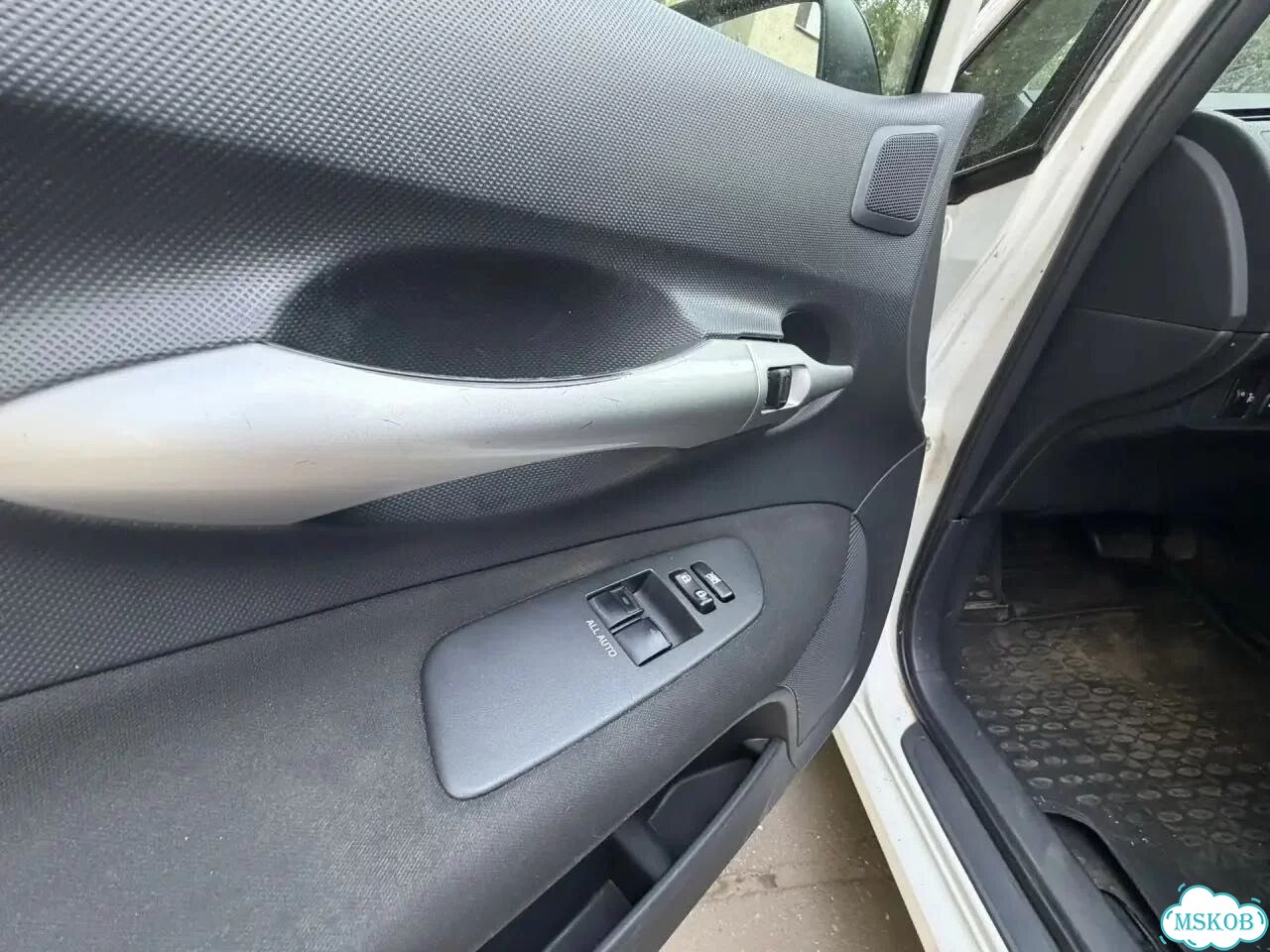 Toyota Auris 1.6 AT, 2011, 134 800 км фото 14