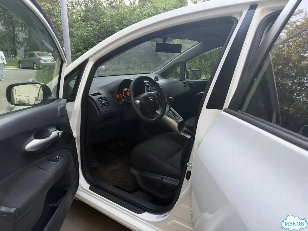 Toyota Auris 1.6 AT, 2011, 134 800 км фото 6