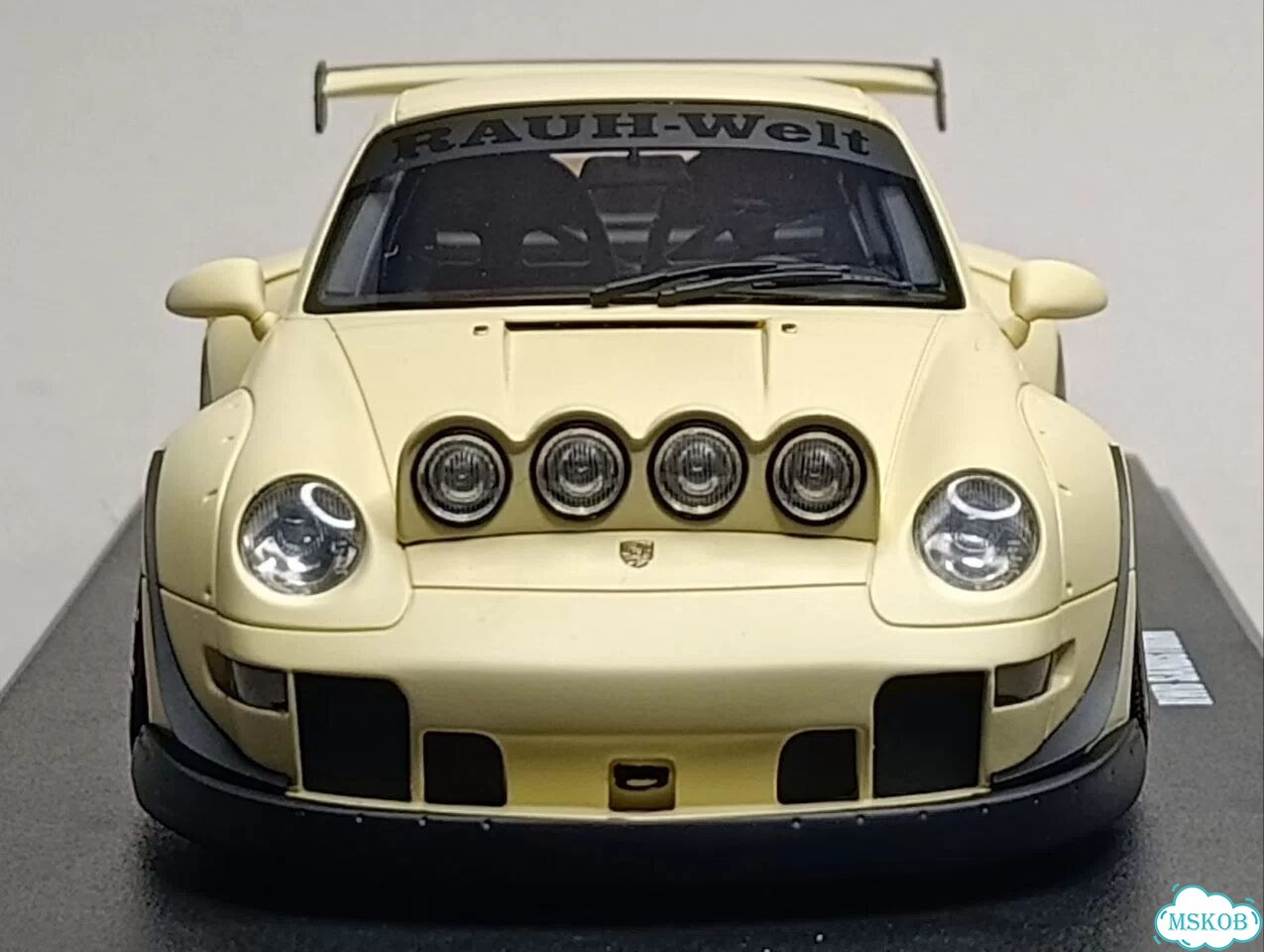 Porsche 911 (993) RWB Sandstorm 1:18 Gt Spirit фото 1