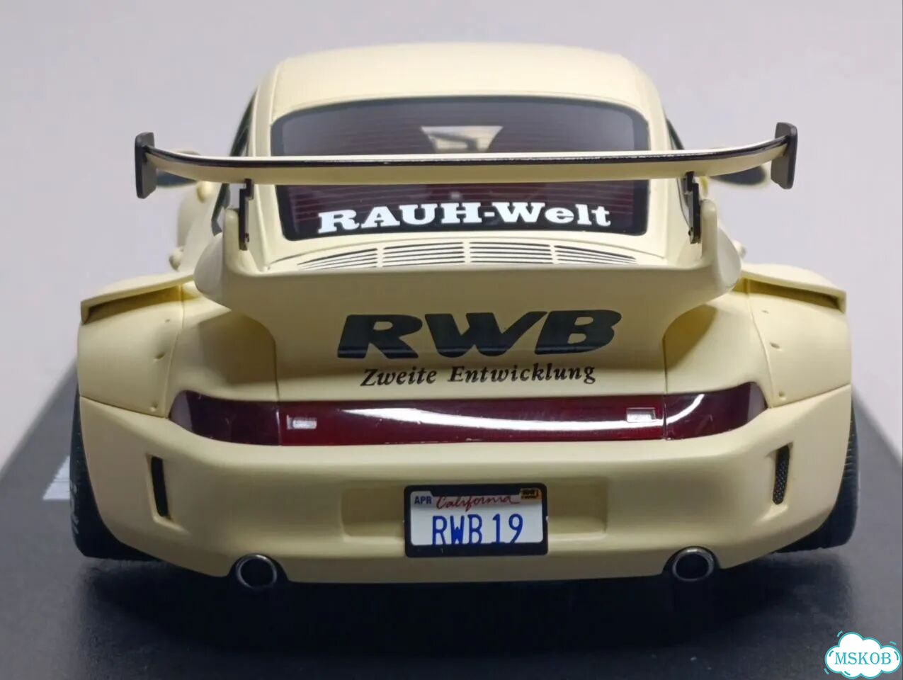 Porsche 911 (993) RWB Sandstorm 1:18 Gt Spirit фото 3