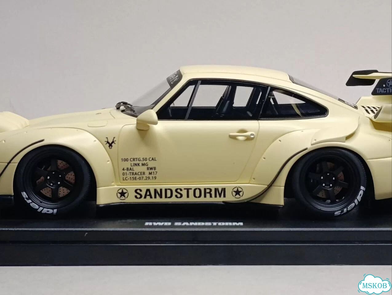 Porsche 911 (993) RWB Sandstorm 1:18 Gt Spirit фото 4
