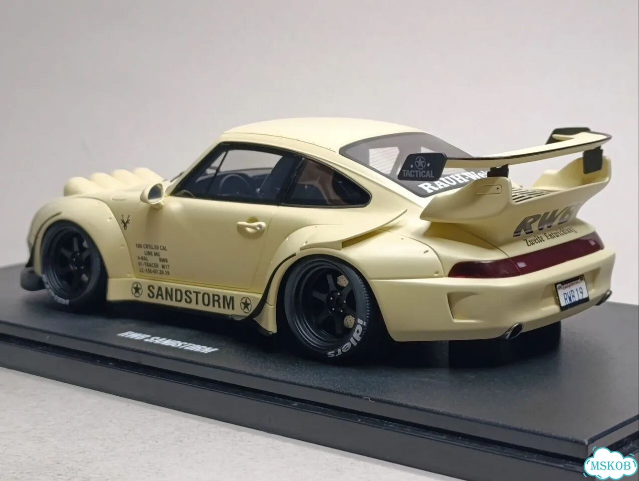 Porsche 911 (993) RWB Sandstorm 1:18 Gt Spirit фото 5