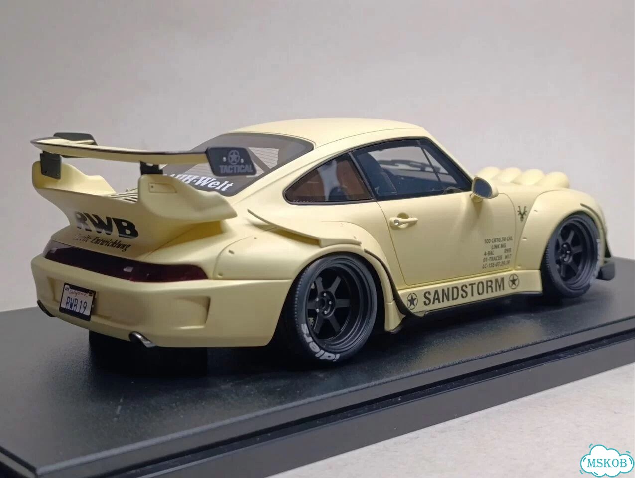 Porsche 911 (993) RWB Sandstorm 1:18 Gt Spirit фото 6