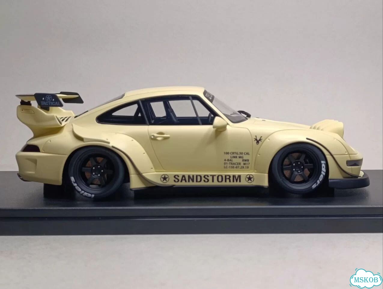 Porsche 911 (993) RWB Sandstorm 1:18 Gt Spirit фото 8