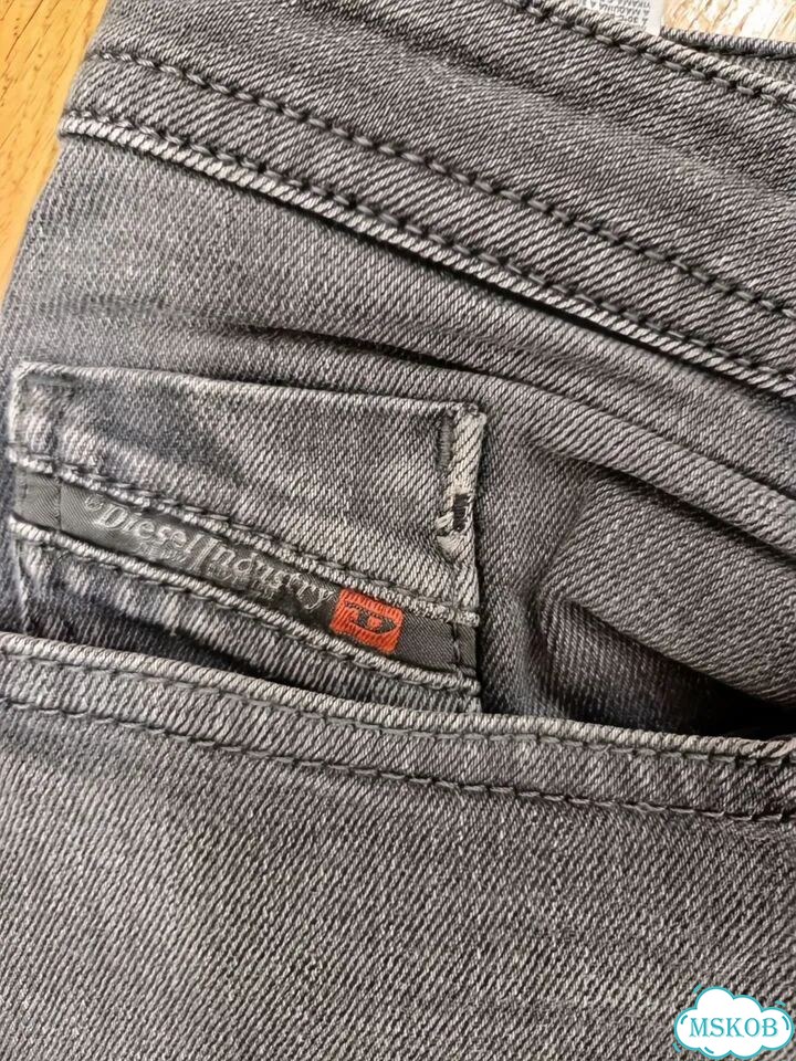 Мужские джинсы diesel фото 3