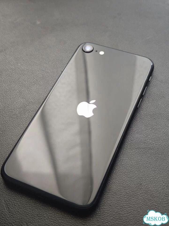 iPhone SE (2022), 64 ГБ фото 1