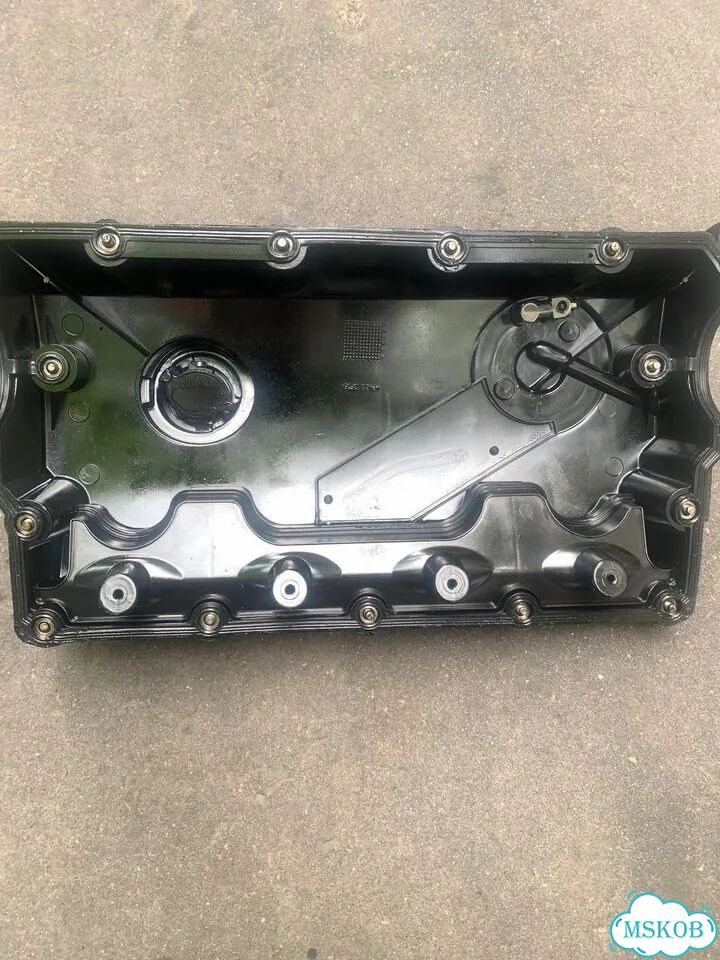 Клапанная крышка VW T5 1.9 фото 1