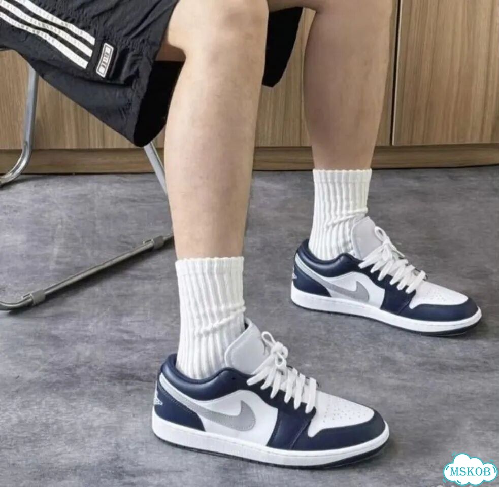 Nike Air Jordan 1 Low Midnight Navy Wolf фото 5