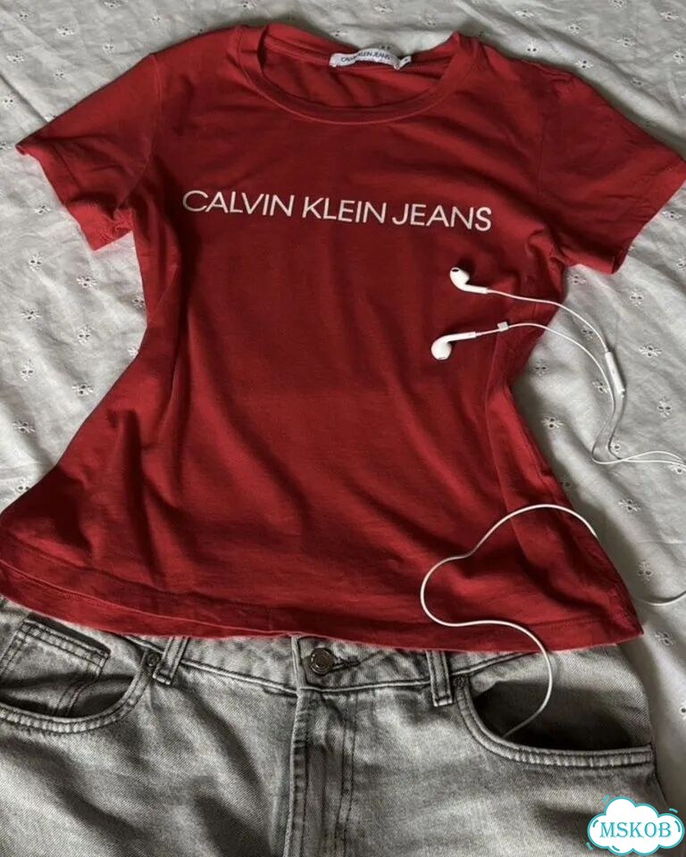 Model off duty футболка calvin klein jeans фото 1