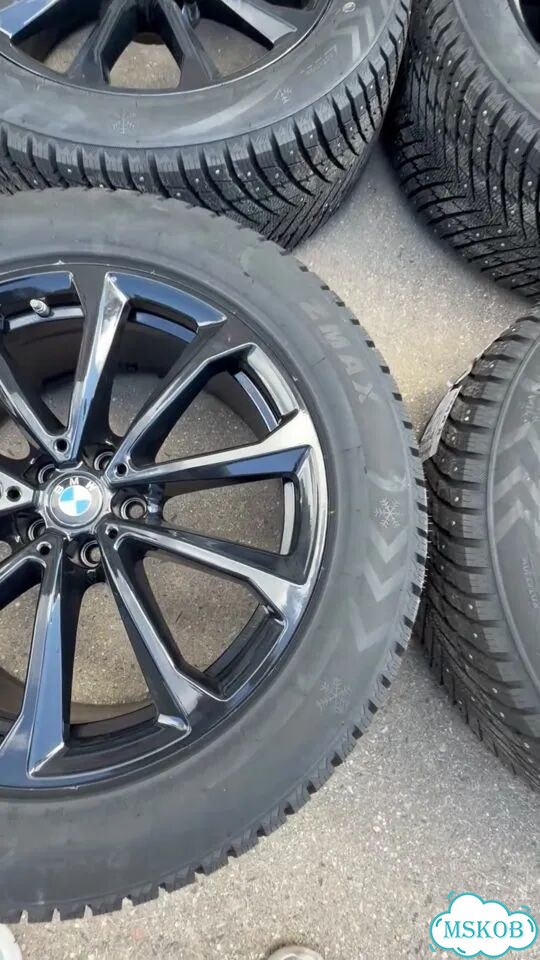 Комплект новых зимних шин на оригин. дисках BMW фото 1