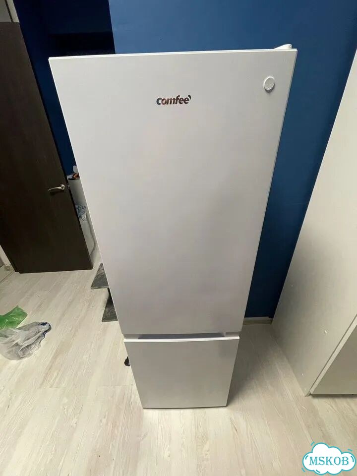 Холодильник Comfee RCB233WH1R фото 1